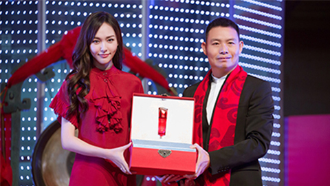 中国美正当红，，国际人A股上市，，，，引领新时代